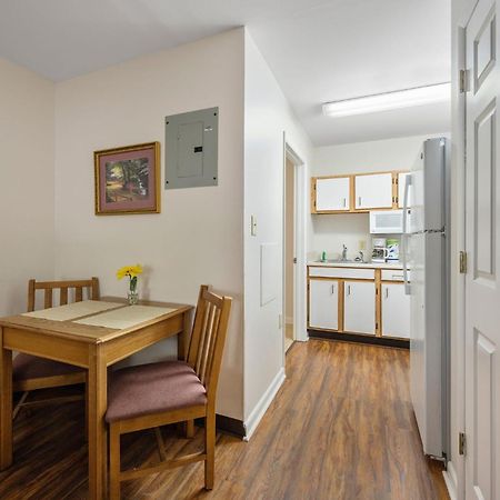 Affordable Suites Conover / Hickory Exterior foto